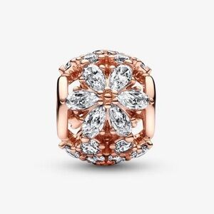 Pandora rose gold Sparkling Herbarium Cluster Round Charm